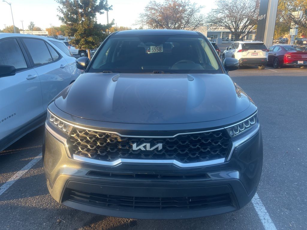 2023 Kia Sorento LX photo 2
