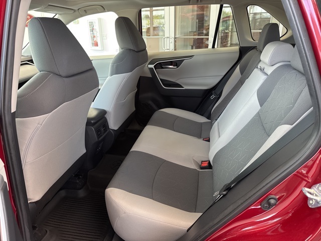2021 Toyota RAV4 XLE photo 13