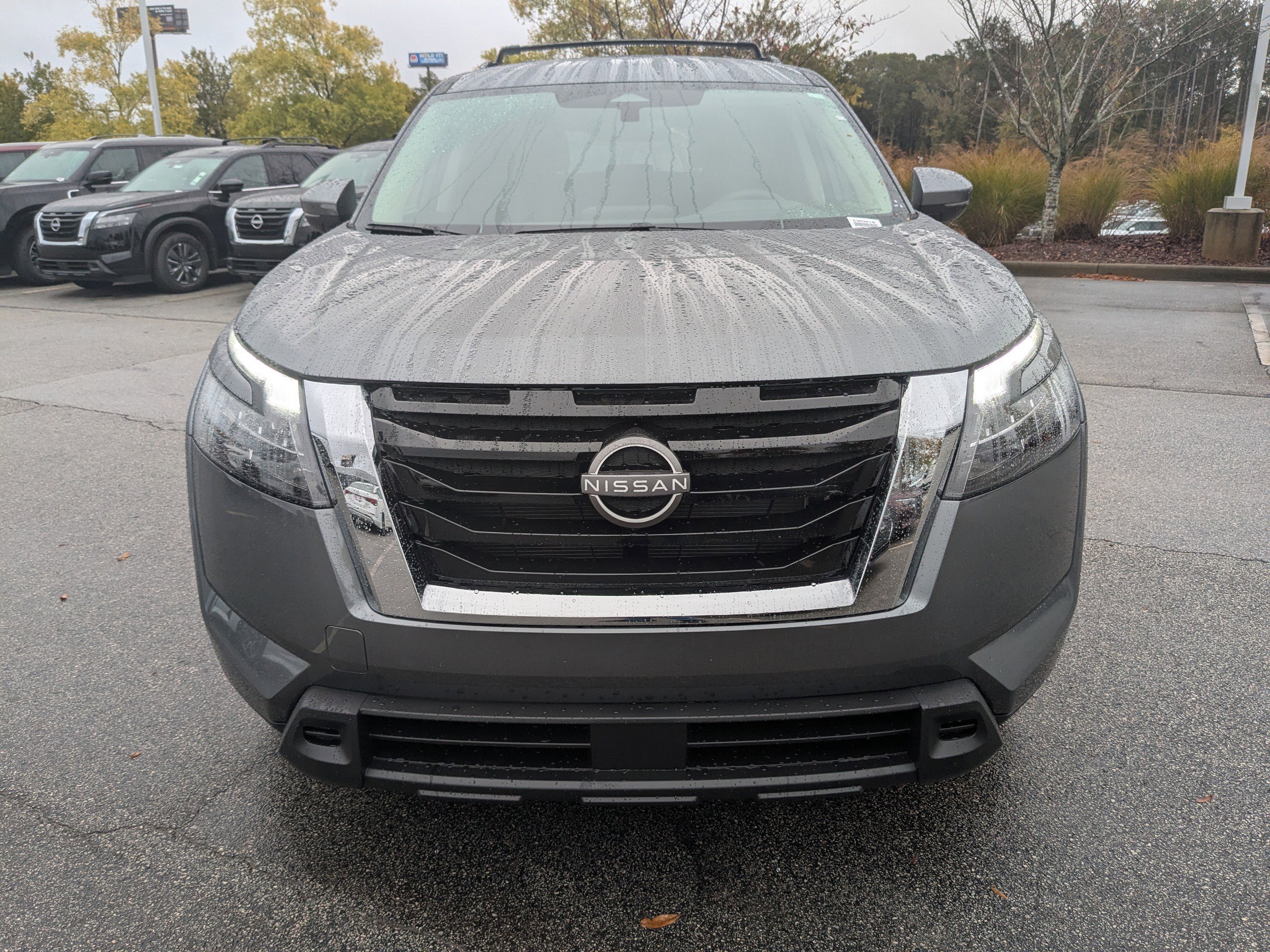 2025 Nissan Pathfinder SV photo 3