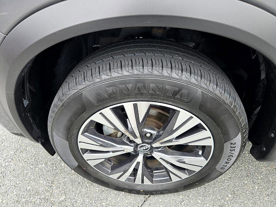 2023 Nissan Rogue SV photo 18