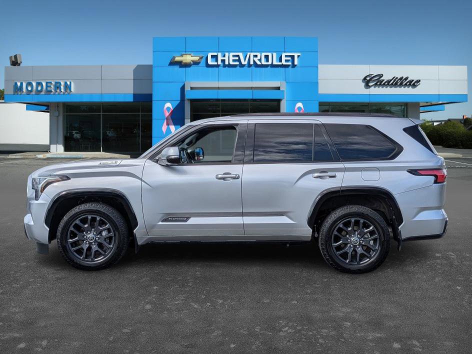 2023 Toyota Sequoia SR5 photo 2