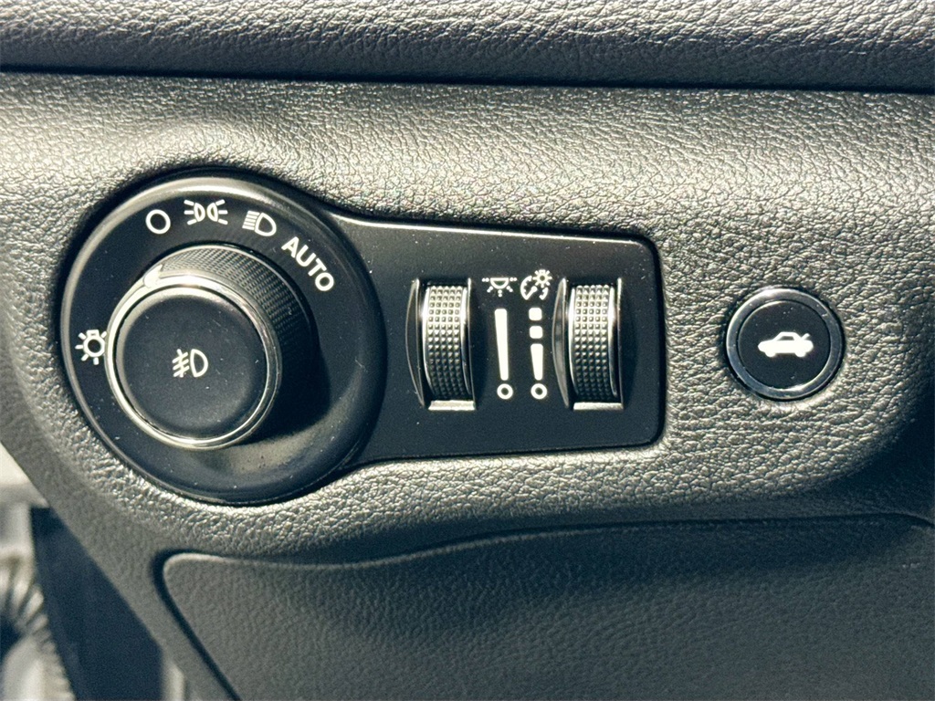 2015 Chrysler 200 C photo 35