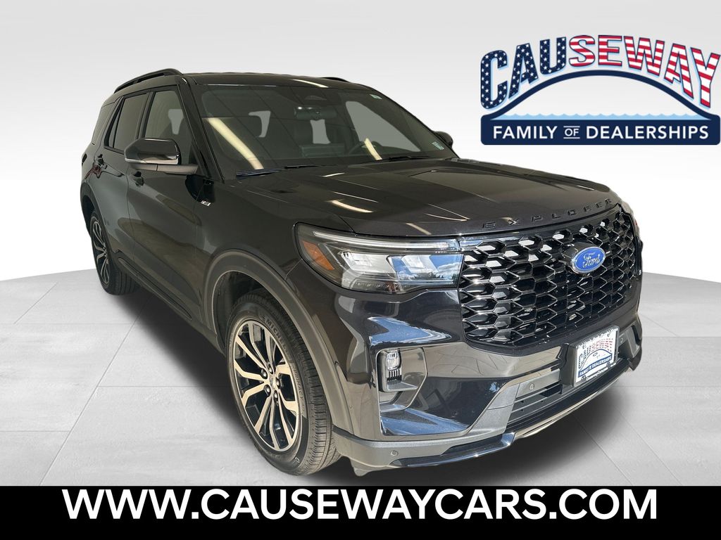 2025 Ford Explorer ST-LINE's photo