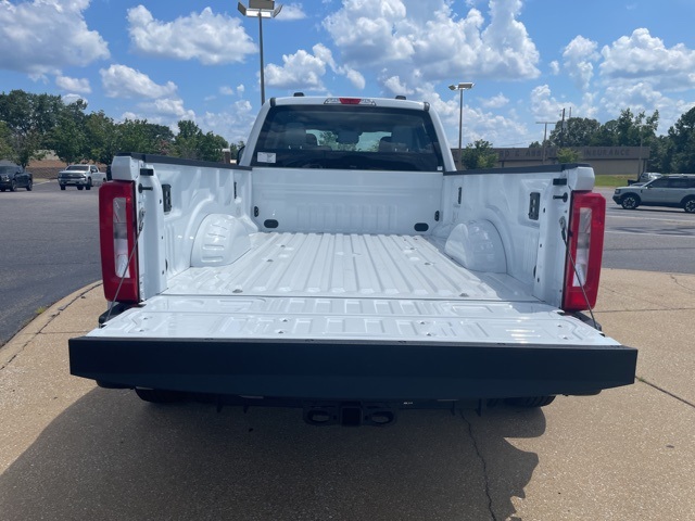 2025 Ford F-350 photo 9