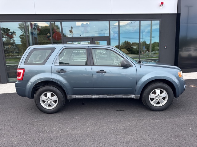 2011 Ford Escape XLS photo 2