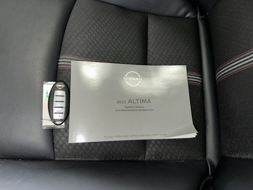 2023 Nissan Altima 2.5 SR photo 13