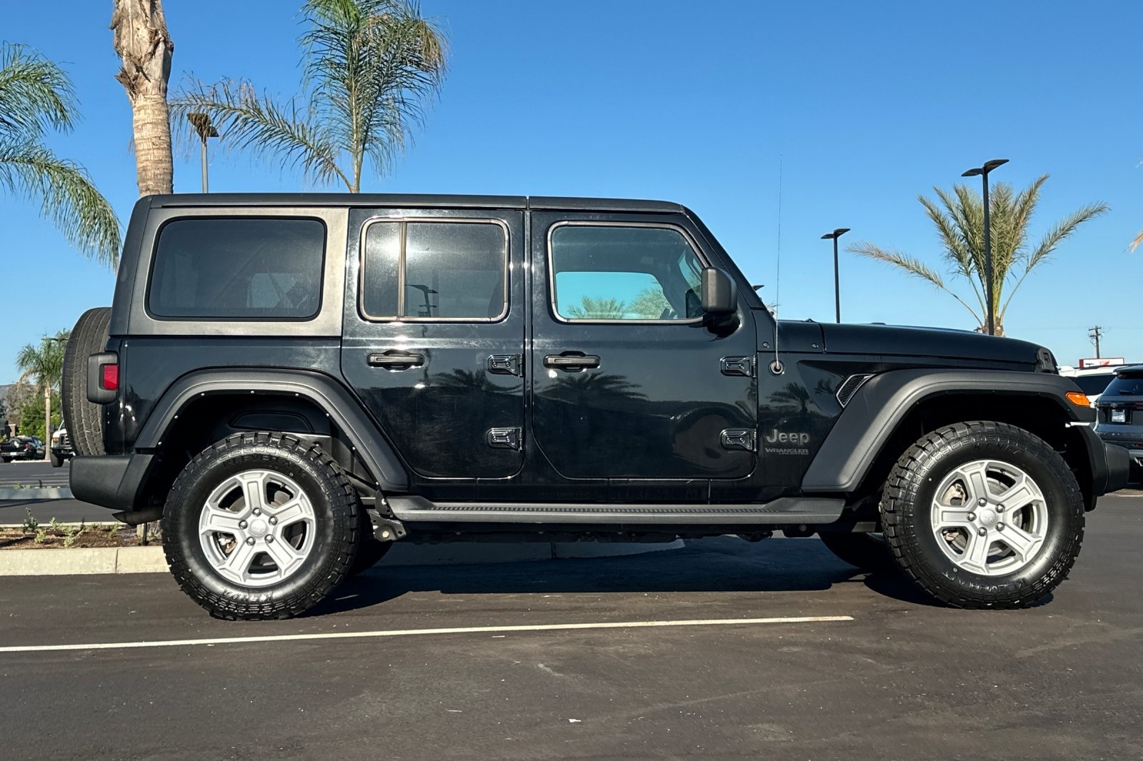 2022 Jeep Wrangler Unlimited Sport S photo 3