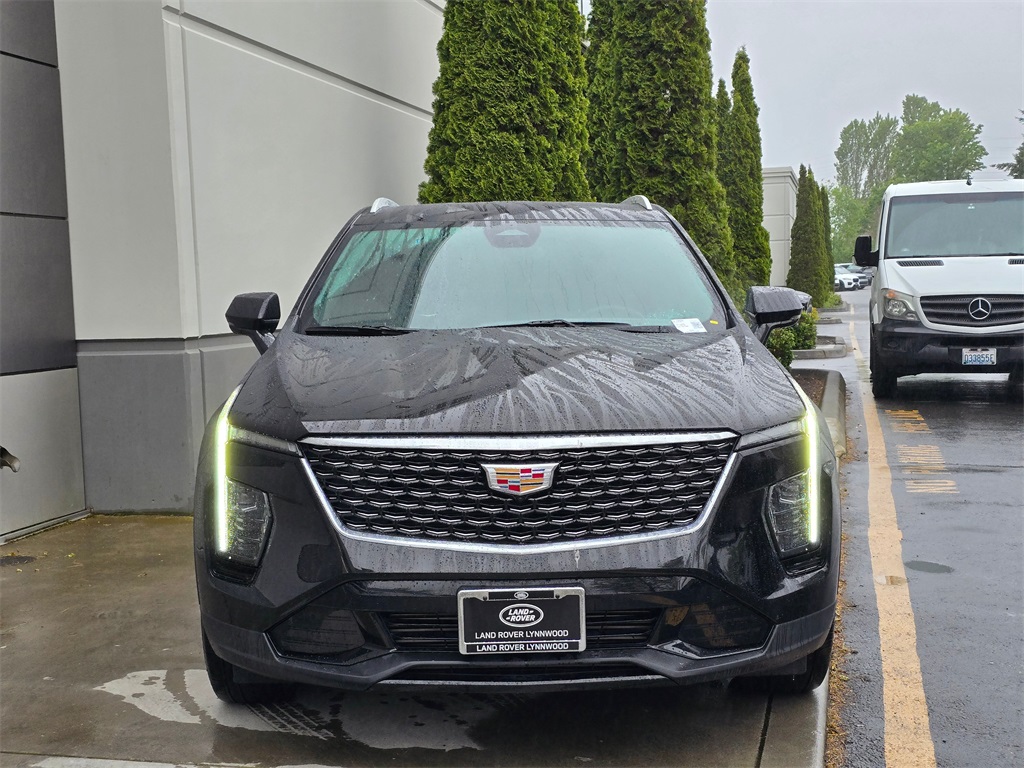 2025 Cadillac XT4 Premium Luxury photo 3