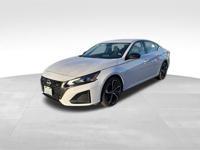 2024 Nissan Altima SR's photo