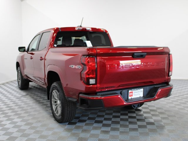2023 Chevrolet Colorado LT photo 2