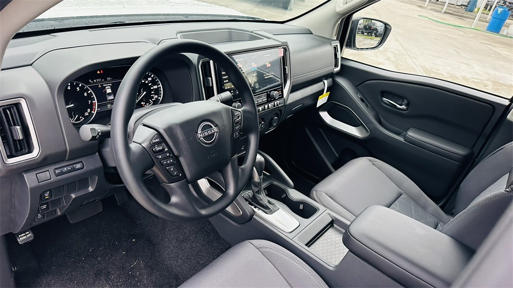 2025 Nissan Frontier SV photo 10