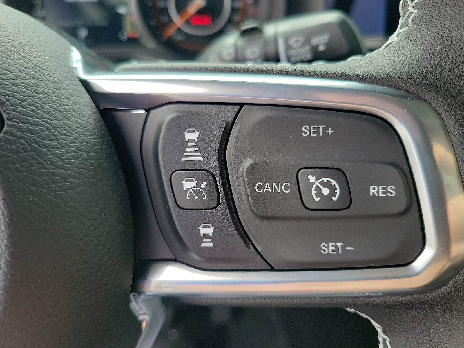 2025 Jeep Wrangler Sahara photo 5
