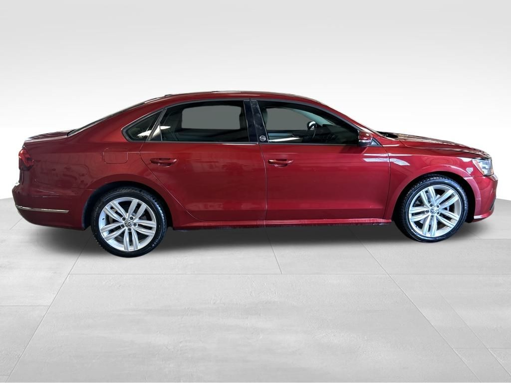 2019 Volkswagen Passat 2.0T Wolfsburg Edition photo 7