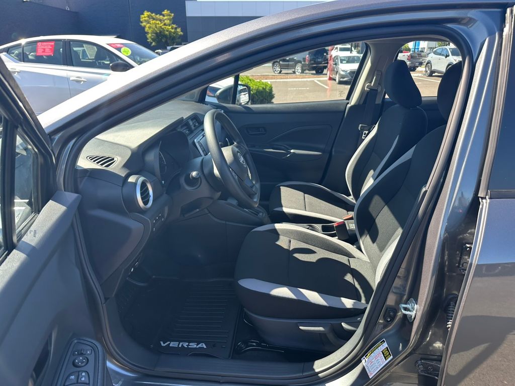 2025 Nissan Versa 1.6 S photo 14