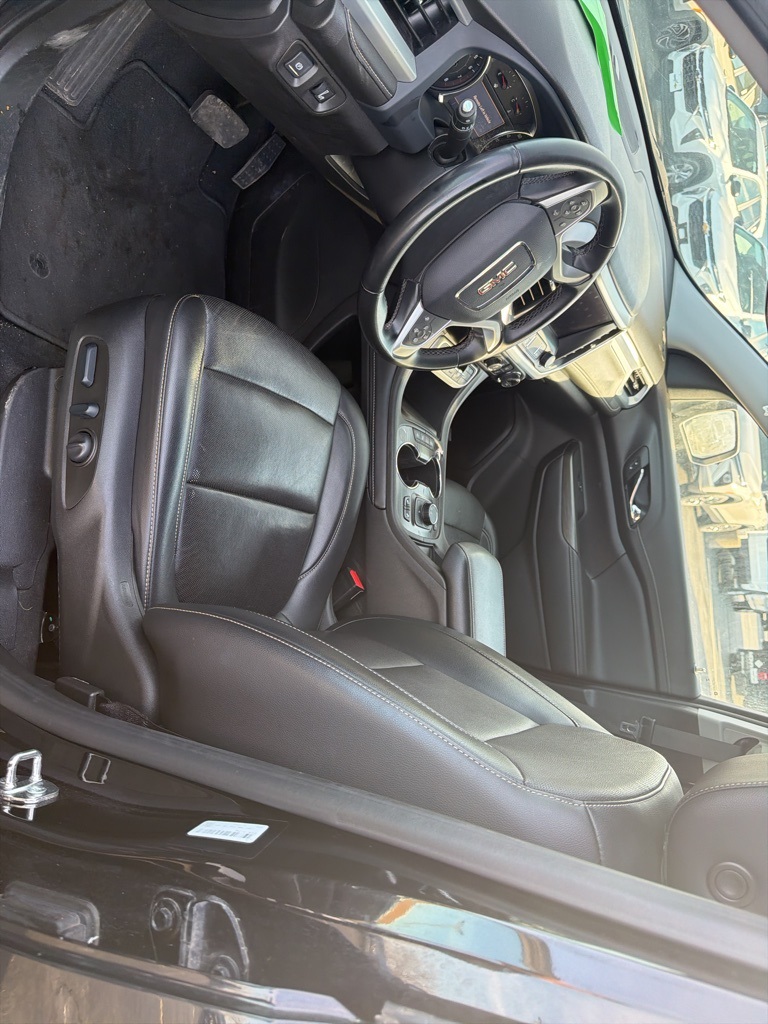 2023 GMC ACADIA - Image 7