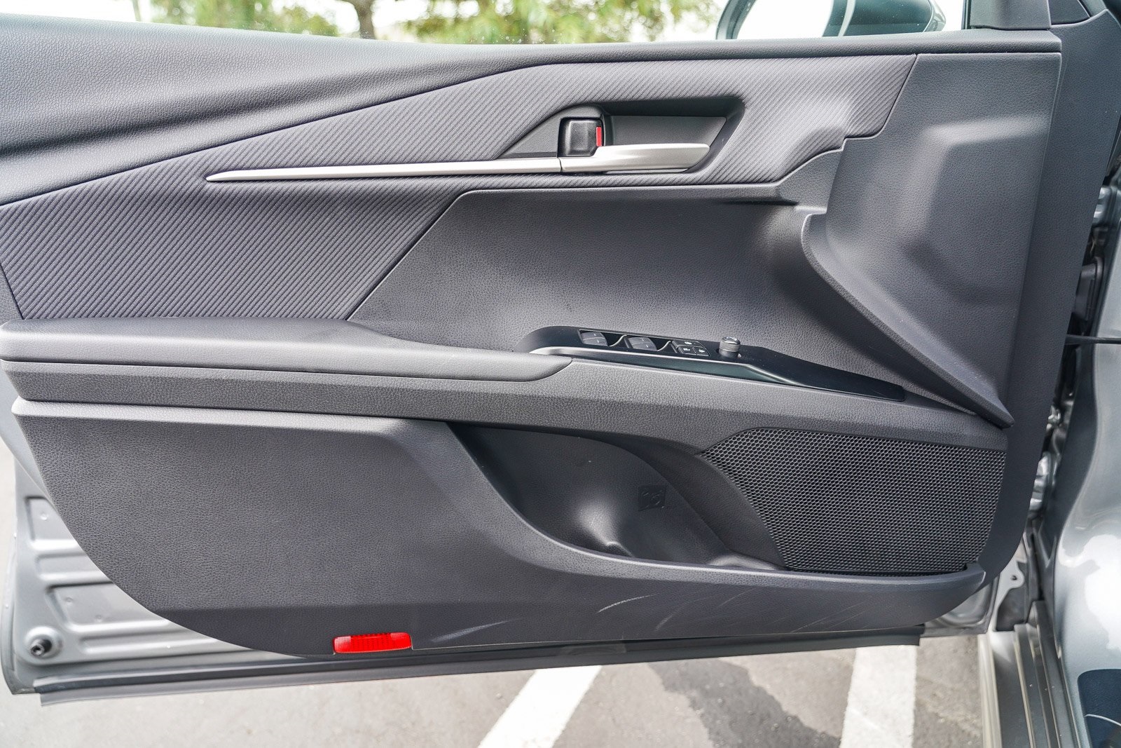 2025 Toyota Camry SE photo 12