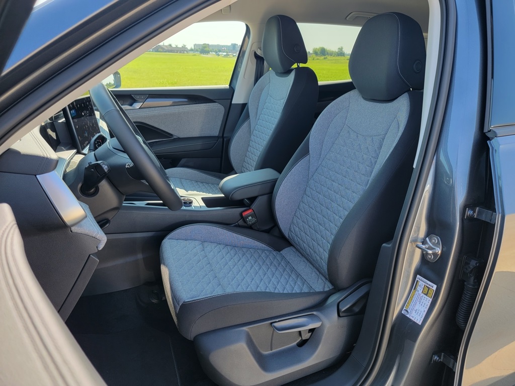 2025 Volkswagen Tiguan SE R-Line Black photo 2