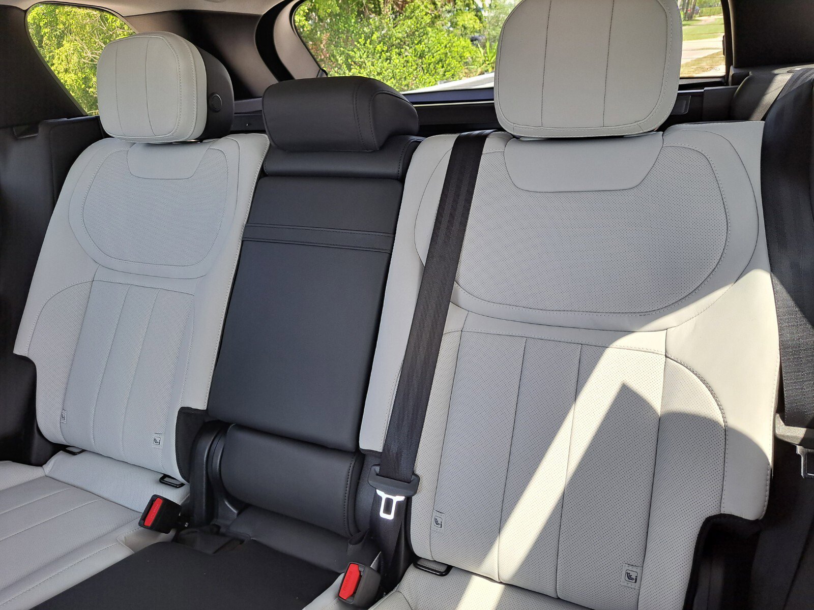 2025 Land Rover Range Rover Sport SE photo 14