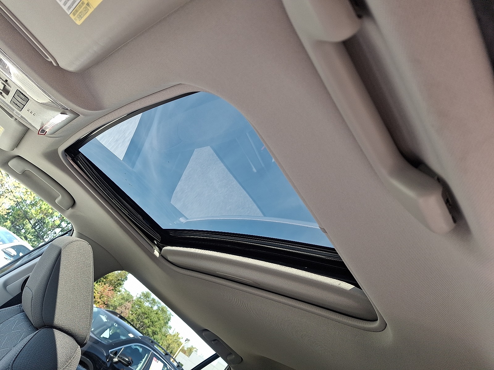 2022 Toyota RAV4 Hybrid XLE photo 11