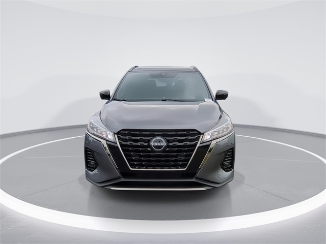 2023 Nissan Kicks SR photo 3