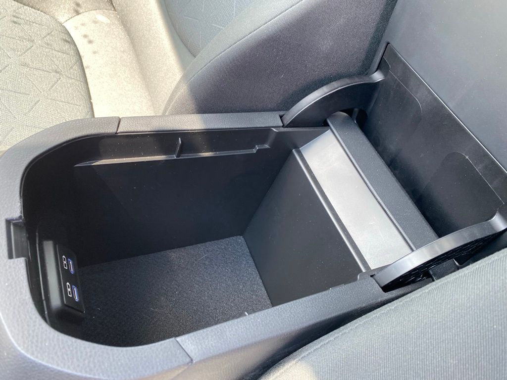 2022 Toyota RAV4 XLE photo 22