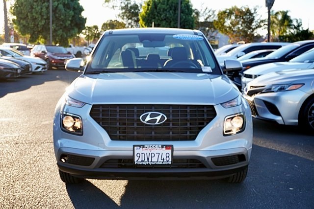 Used 2023 Silver Hyundai SE image 3
