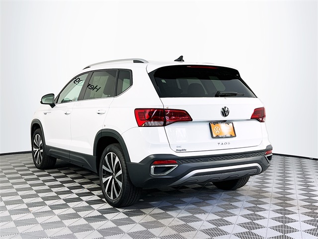 2023 Volkswagen Taos SE photo 2