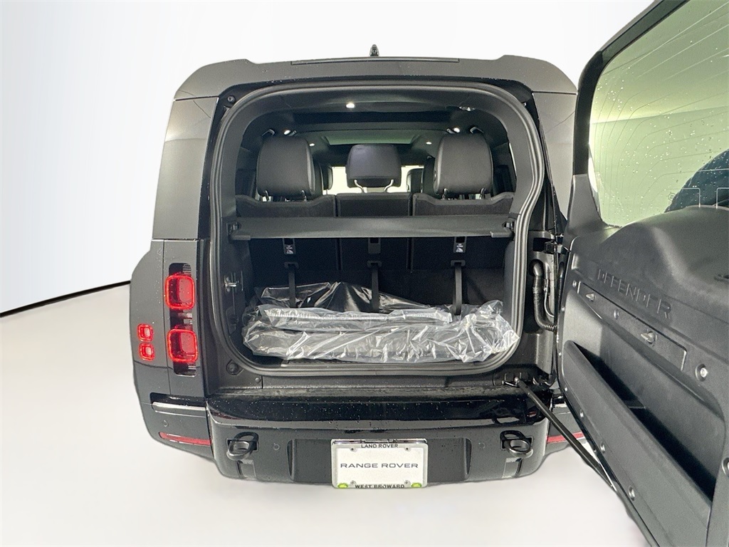 2025 Land Rover Defender 130 X-Dynamic SE photo 20