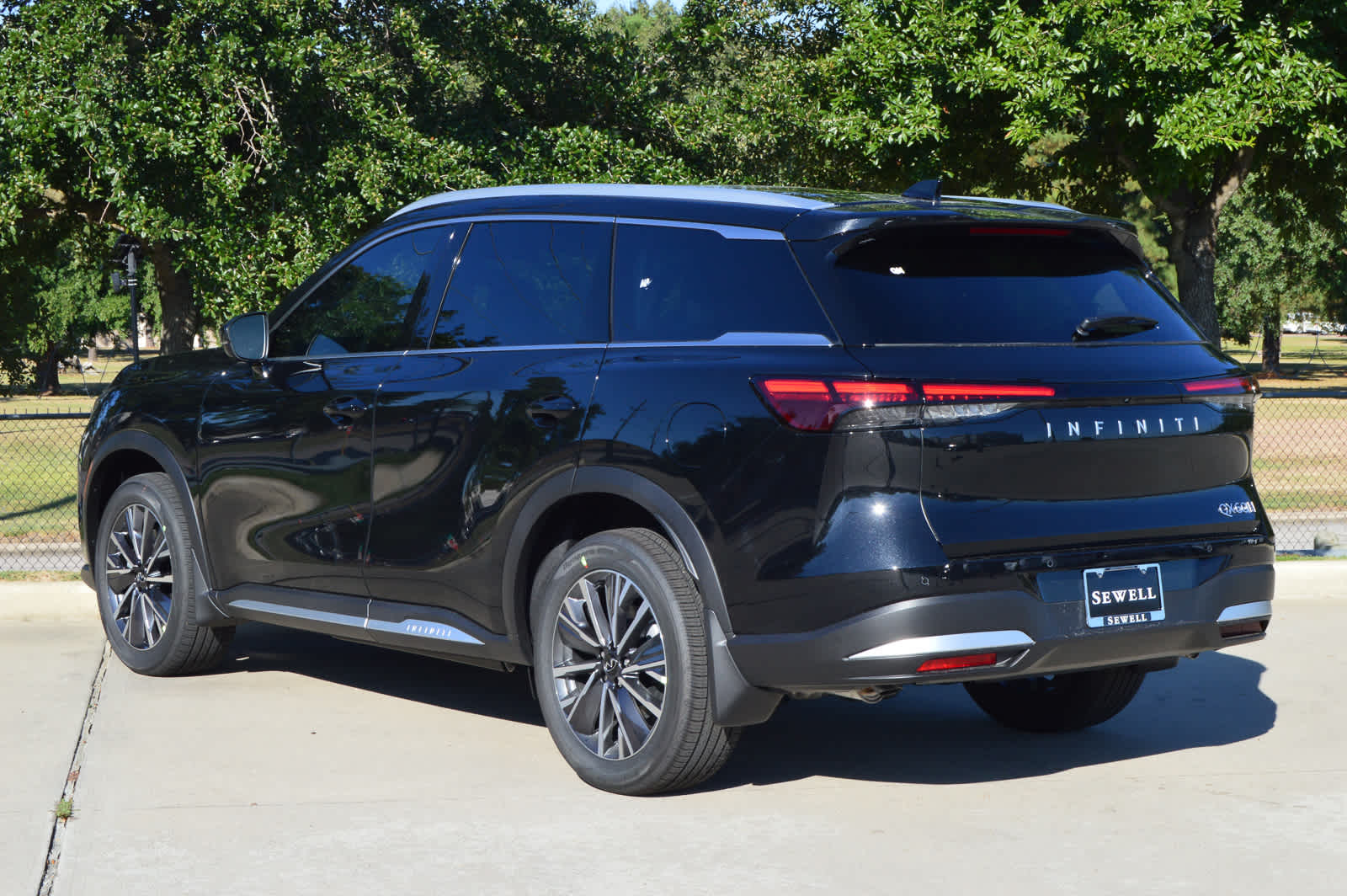 2026 Infiniti QX60 Luxe AWD photo 3