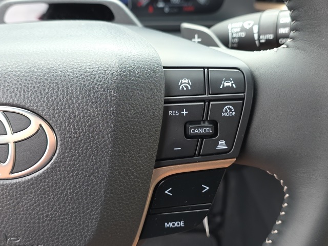 2025 Toyota Crown Signia Limited photo 19