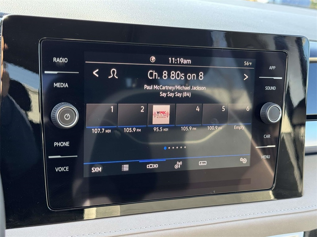 2025 Volkswagen Taos SE photo 3