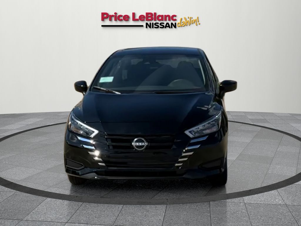 2025 Nissan Versa 1.6 SV photo 2