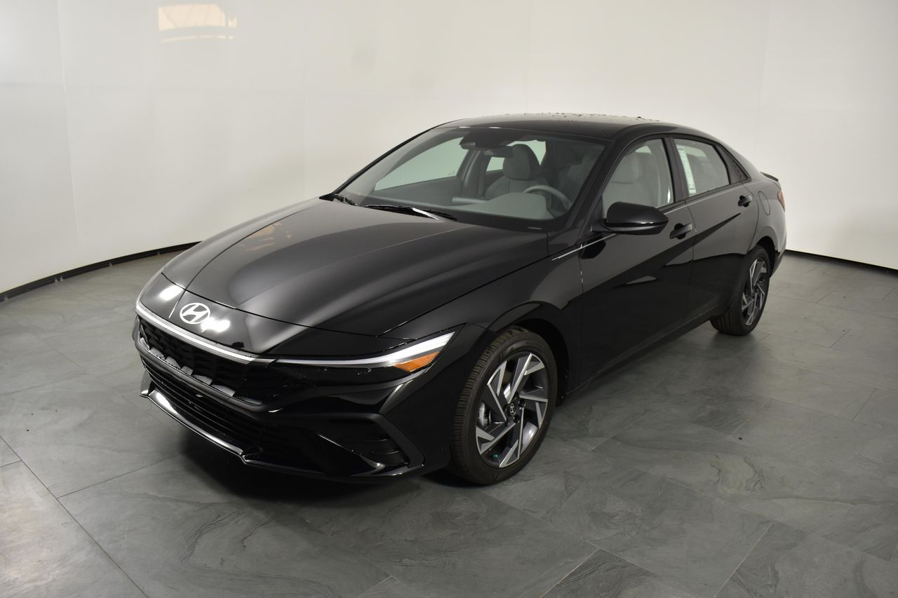 2026 Hyundai Elantra SEL's photo