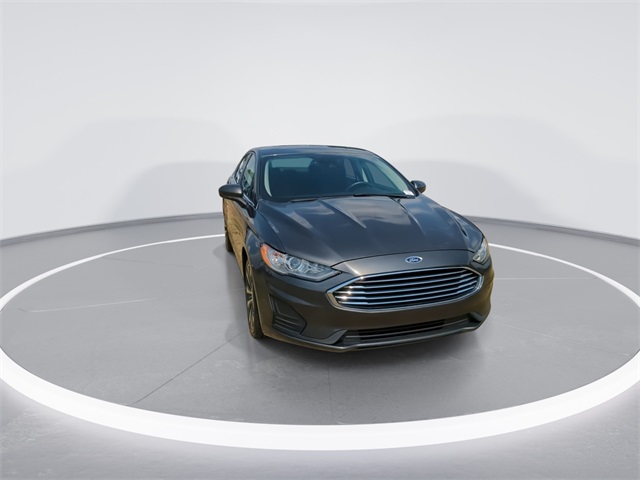 2020 Ford Fusion SE photo 2