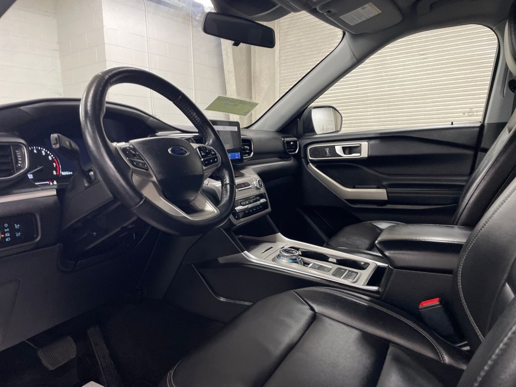 2023 Ford Explorer XLT photo 4