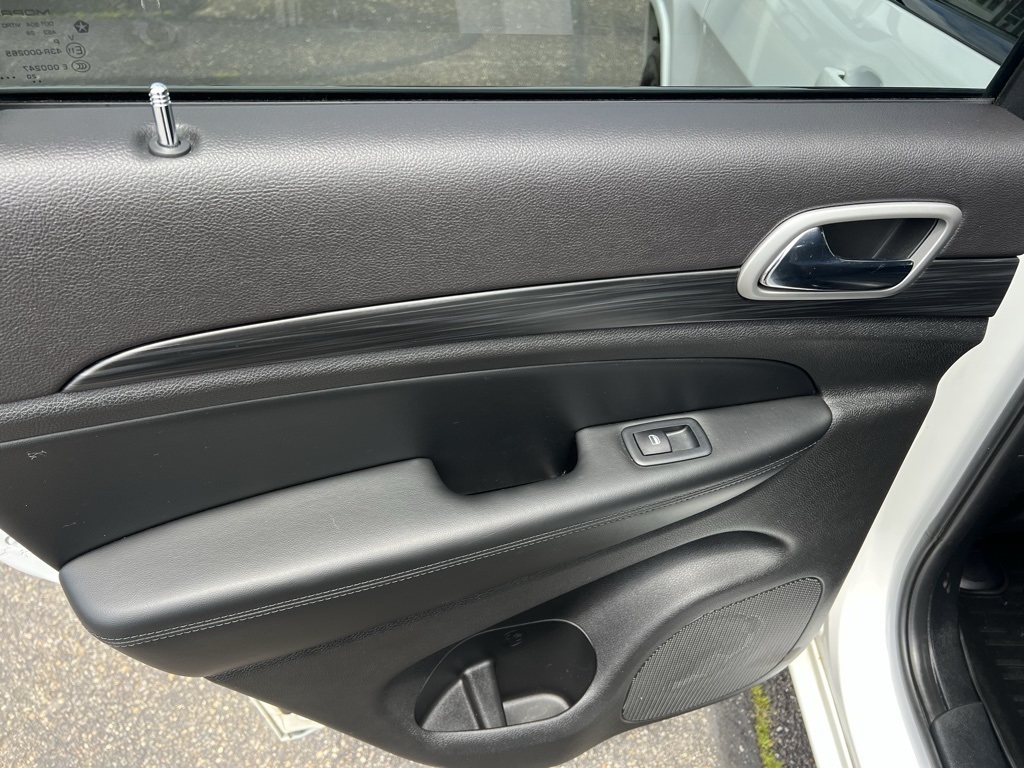 2020 Jeep Grand Cherokee Altitude photo 25