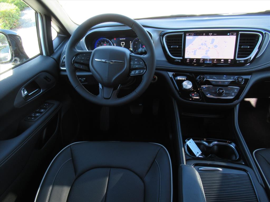 2026 Chrysler Pacifica Limited photo 13