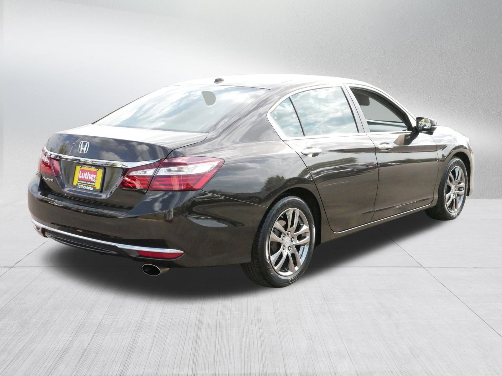 2017 Honda Accord EX photo 7