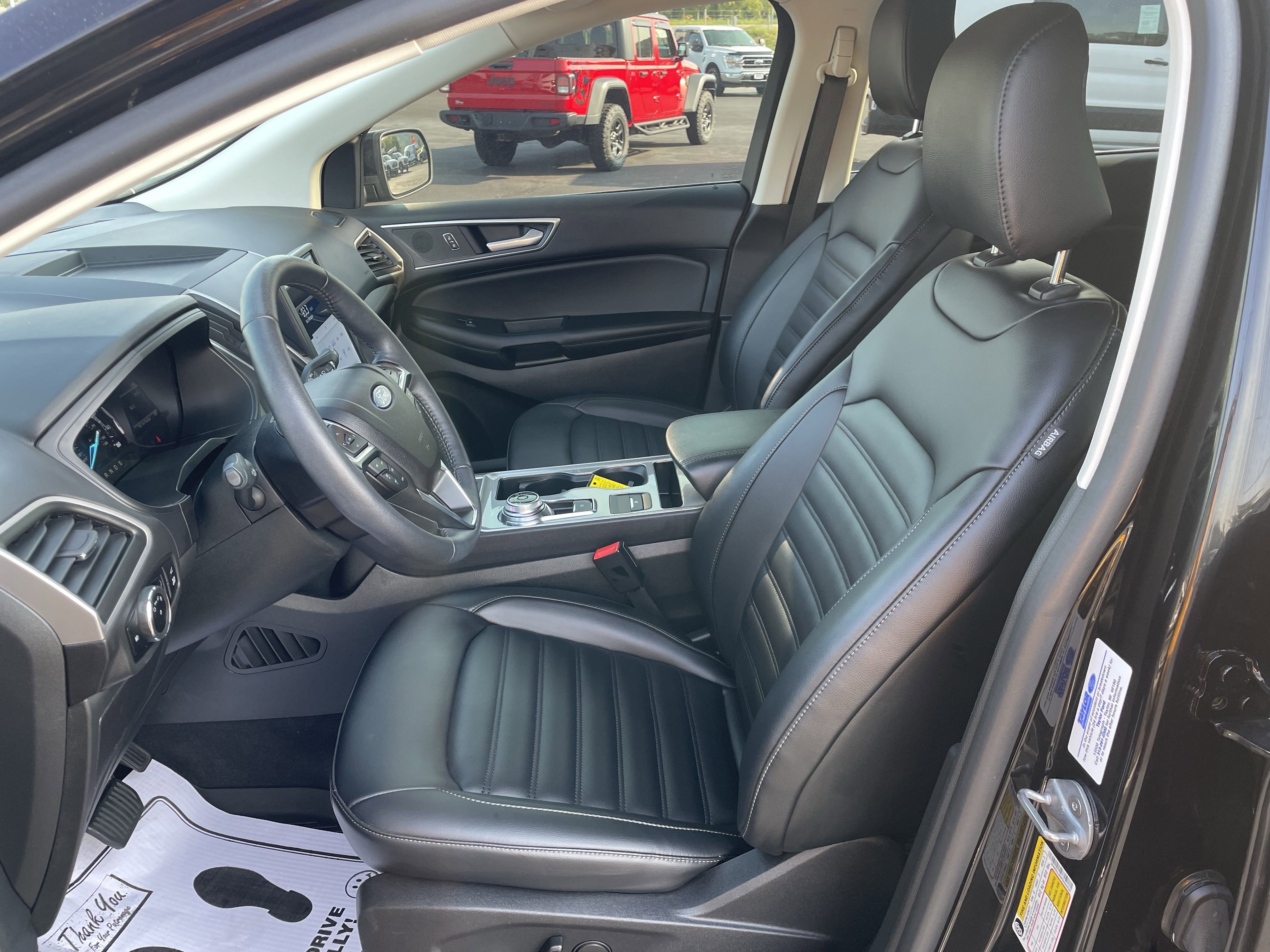 2023 Ford Edge SEL photo 3