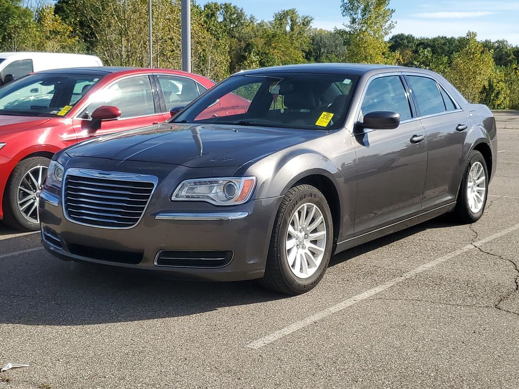 2013 Chrysler 300 Touring photo 2