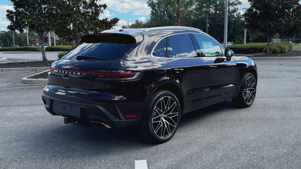 2026 Porsche Macan Base photo 4