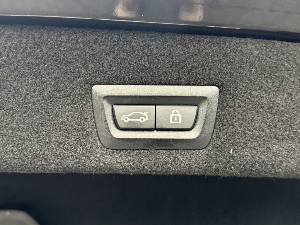 Used 2022 Black BMW 740i image 12