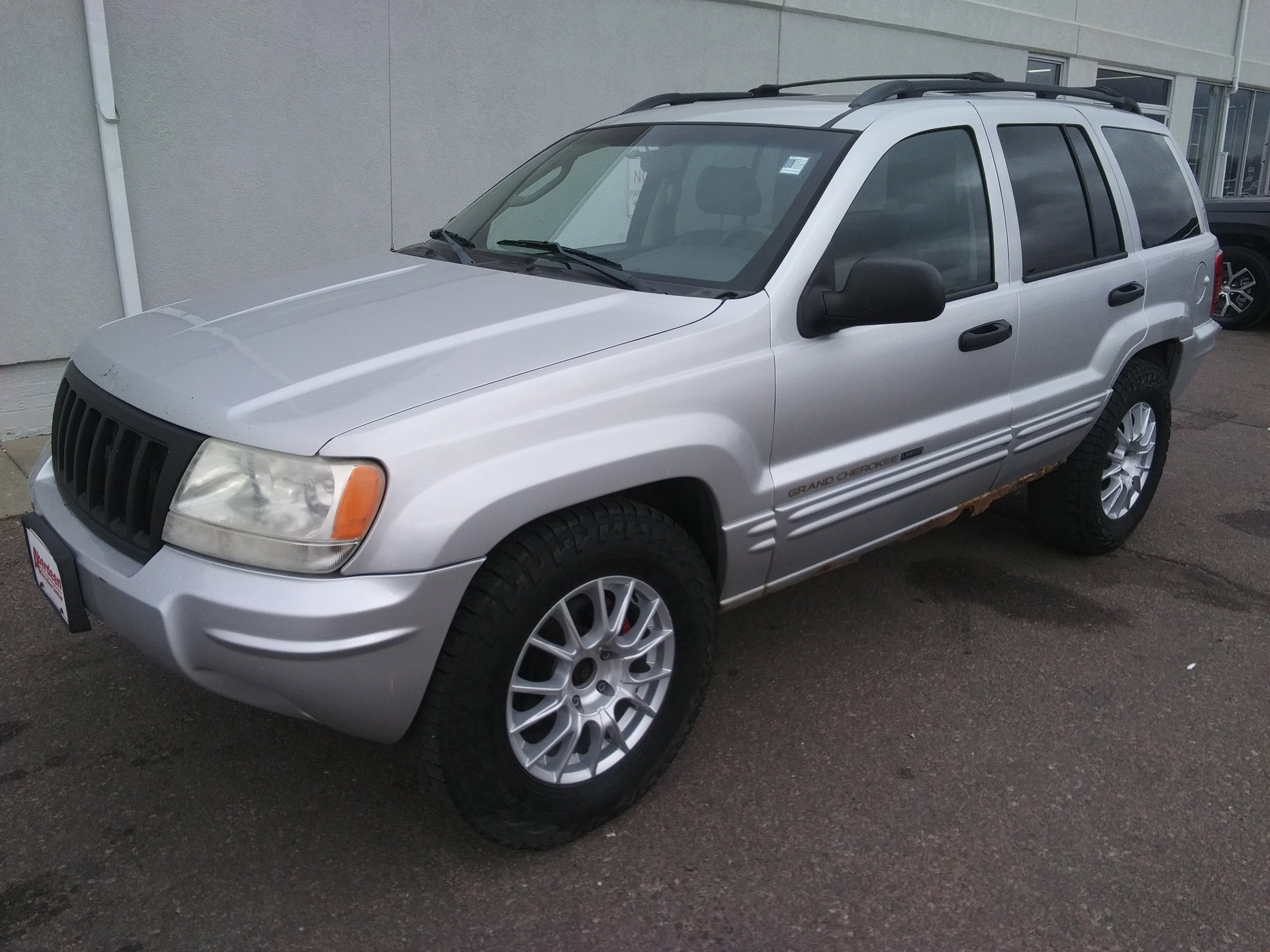 Used 2004 Jeep Grand Cherokee Limited with VIN 1J4GW58N74C174947 for sale in Aberdeen, SD