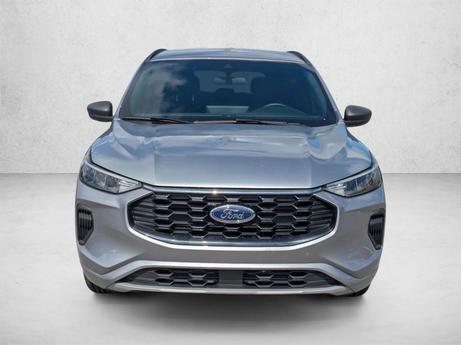 2024 Ford Escape ST-Line photo 2