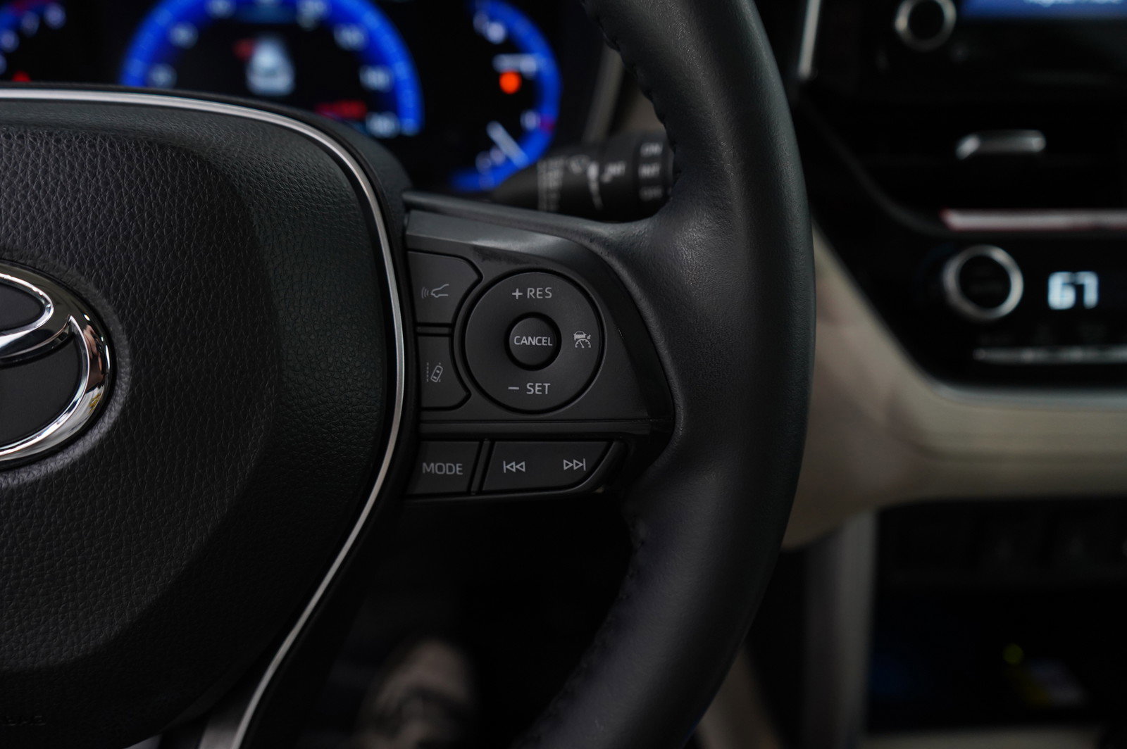 2022 Toyota Corolla Cross XLE photo 18