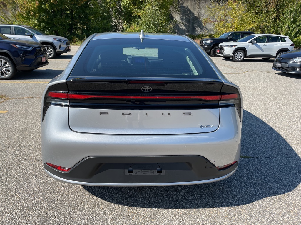 2025 Toyota Prius LE photo 5