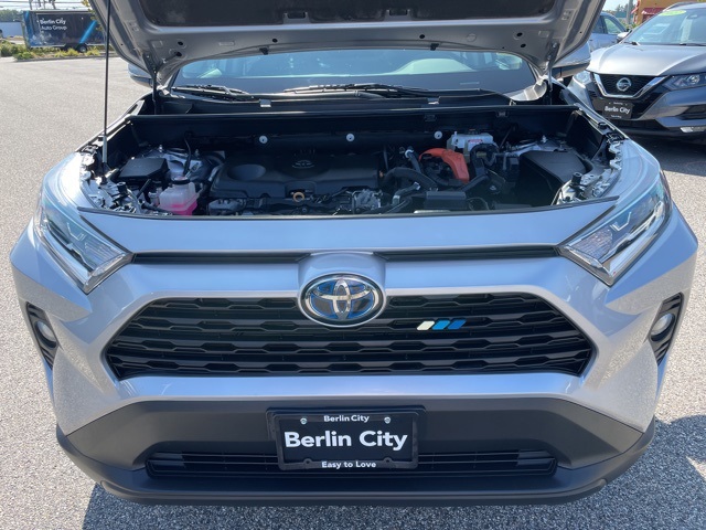 2020 Toyota RAV4 Hybrid XLE photo 8