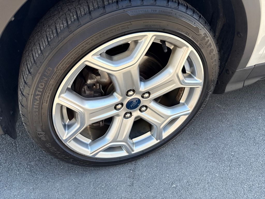 2019 Ford Escape Titanium photo 2