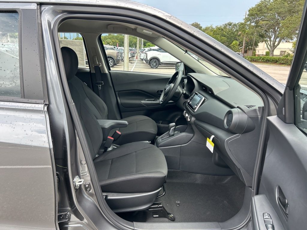 2025 Nissan Kicks Play S photo 28