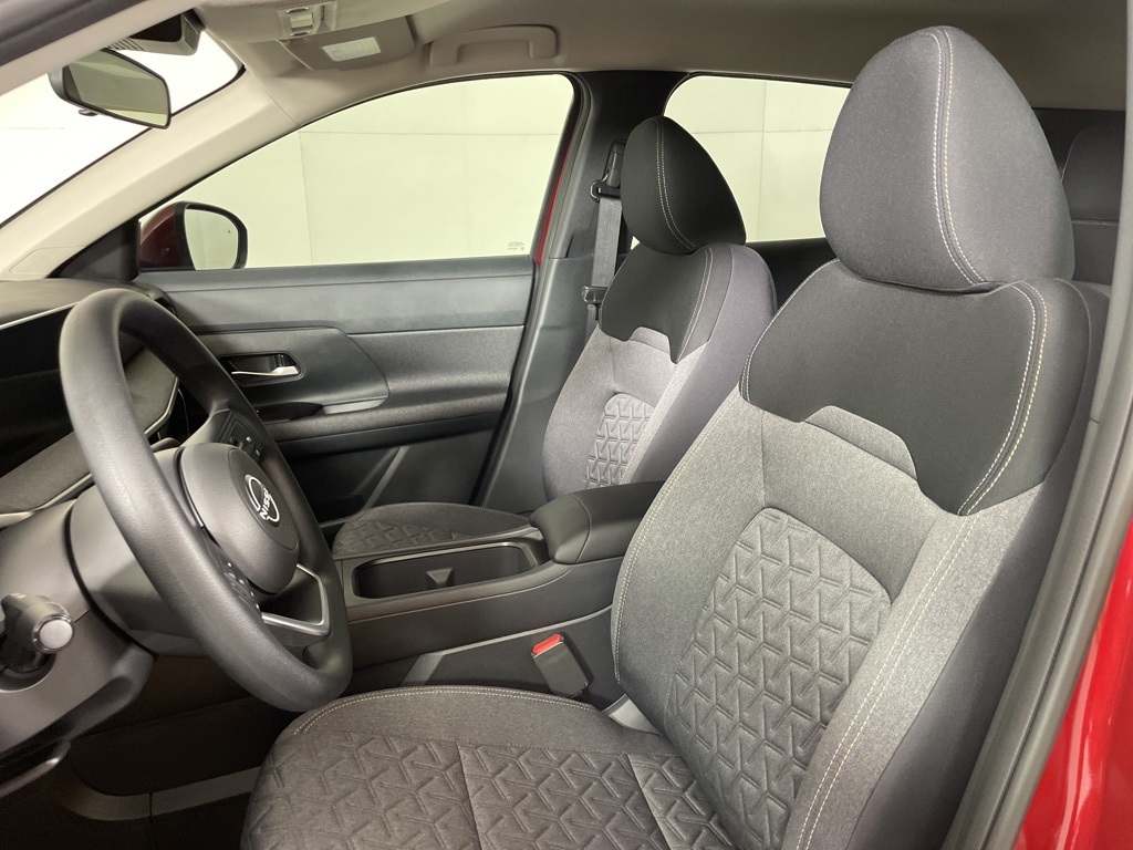 2025 Nissan Kicks SV photo 17